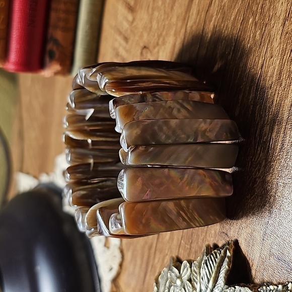 Vintage Tan/ Sand Mother of Pearl Stretch Bracelet - Picture 1 of 2
